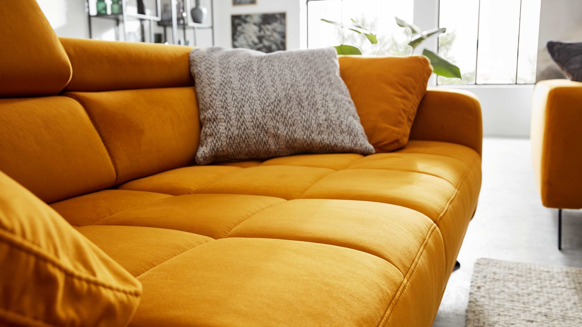 Dreisitzer Interliving aus Stoff in Orange Interliving Sofa Serie 4303 – Dreisitzer curryfarbene Wirkware Salsa - Länge ca. 210 cm
