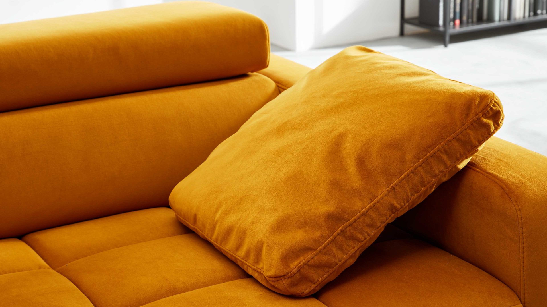 Kissen Interliving aus Stoff in Orange Interliving Sofa Serie 4303 – Armlehnkissen curryfarbene Wirkware Salsa - ca. 45 x 50 cm