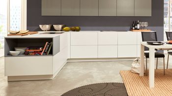 Systemküche WERT KÜCHE® aus Holz in Hellgrau WERT KÜCHE® Nova mit privileg Einbaugeräten Weiß & Achatgrau - Stellfläche 206 x 400 cm