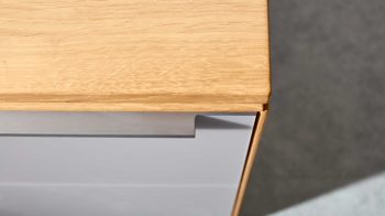 Schreibtisch Interliving aus Holz in Hellgrau Interliving Wohnzimmer Serie 2020 - Verwandlungs-Sideboard 151283 Asteiche bianco & Schlamm – zwei Türen, zwei Klappen