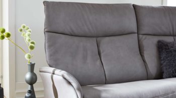 Dreisitzer Interliving aus Leder in Grau Interliving Sofa Serie 4211 – Dreisitzer 12H titanfarbenes LongLife-Leder & Edelstahlfüße – Länge ca. 197 cm