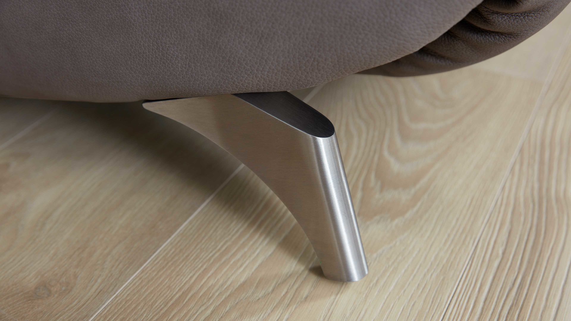 Zweisitzer Interliving aus Leder in Grau Interliving Sofa Serie 4211 – Zweisitzer 10H titanfarbenes LongLife-Leder & Edelstahlfüße – Länge ca. 140 cm