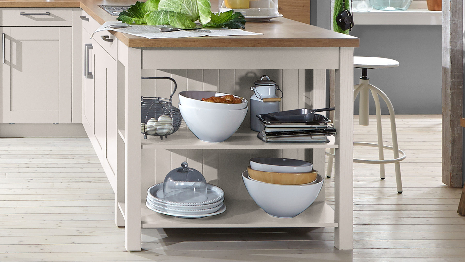 Einbauküche WERT KÜCHE® aus Holz in Hellgrau WERT KÜCHE® Carolin mit SIEMENS Elektrogeräten wie Backofen Sandgrau & Asteiche - Stellfläche ca. 400 x 289 cm