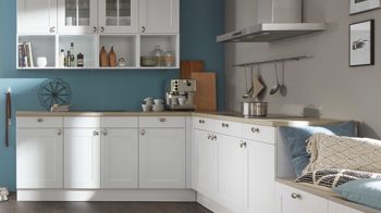 Einbauküche WERT KÜCHE® aus Holz in Holzfarben WERT KÜCHE® Carolin mit SIEMENS Einbaugeräten Kristallweiß & Asteiche - zweiteilig