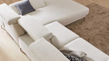 Ecksofa Interliving aus Stoff in Beige Interliving Sofa Serie 4251 – Ecksofa cremefarbener Bezug Q2 Hit 304 & Metallfüße 3.26 – Stellfläche ca. 300 x 225 cm