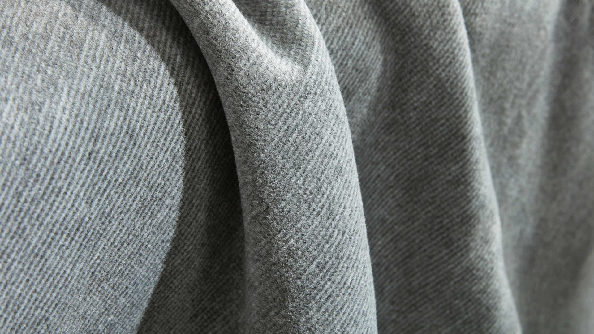 Wohndecke Interliving aus Mischgewebe in Hellgrau Interliving Wohndecke Serie 9104 Schiefer & Eis – ca. 150 x 200 cm