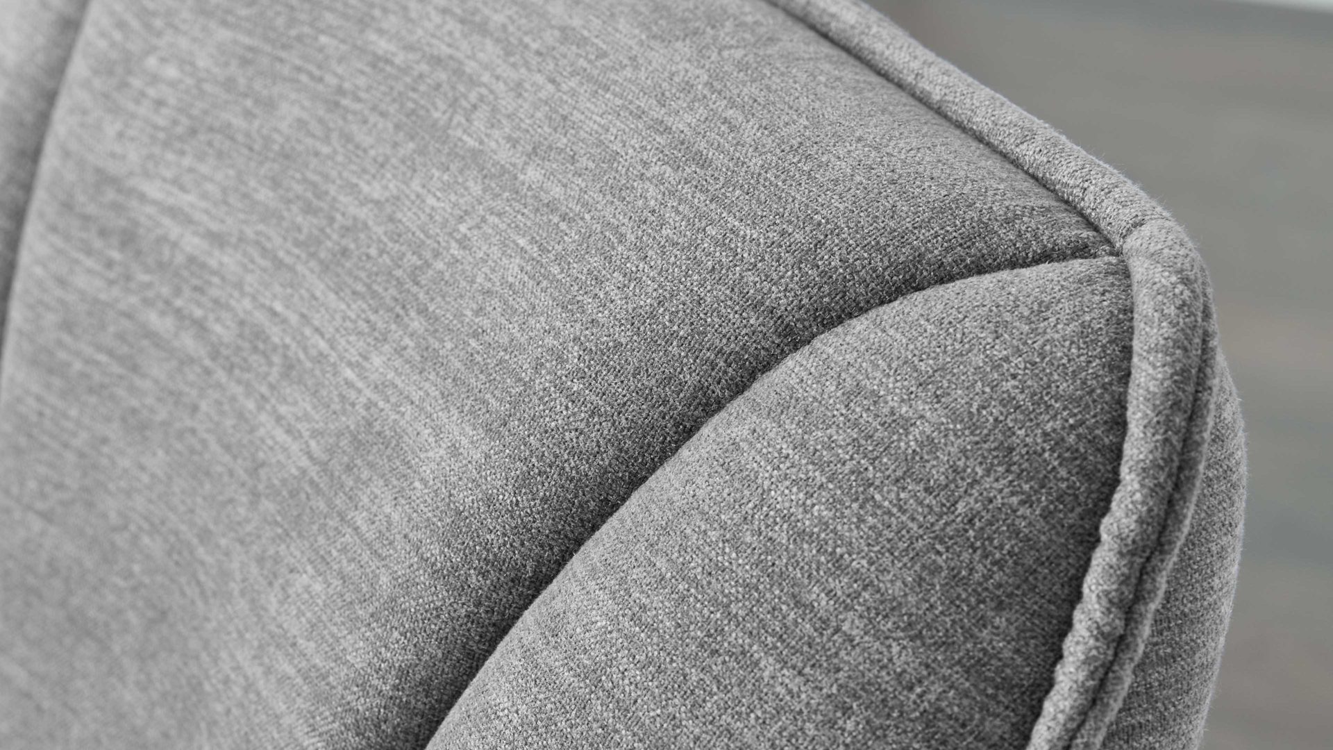 Polsterstuhl Interliving aus Stoff in Grau Interliving Esszimmer Serie 5102 – Armlehn-Polsterstuhl kieselfarbener Webstoff Tirol 489 & Eiche