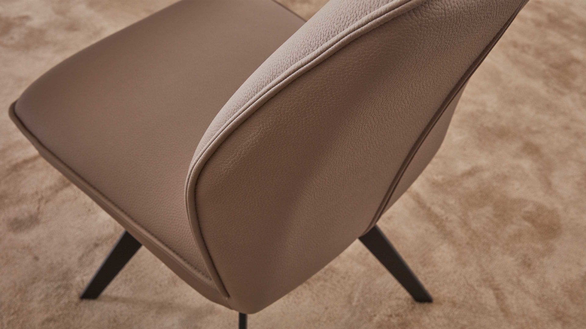 Polsterstuhl Interliving aus Stoff in Beige Interliving Esszimmer Serie 5102 – Polsterstuhl mit Drehfunktion sandfarbene Mikrofaser Atlantis 914 & schwarzes Eisen