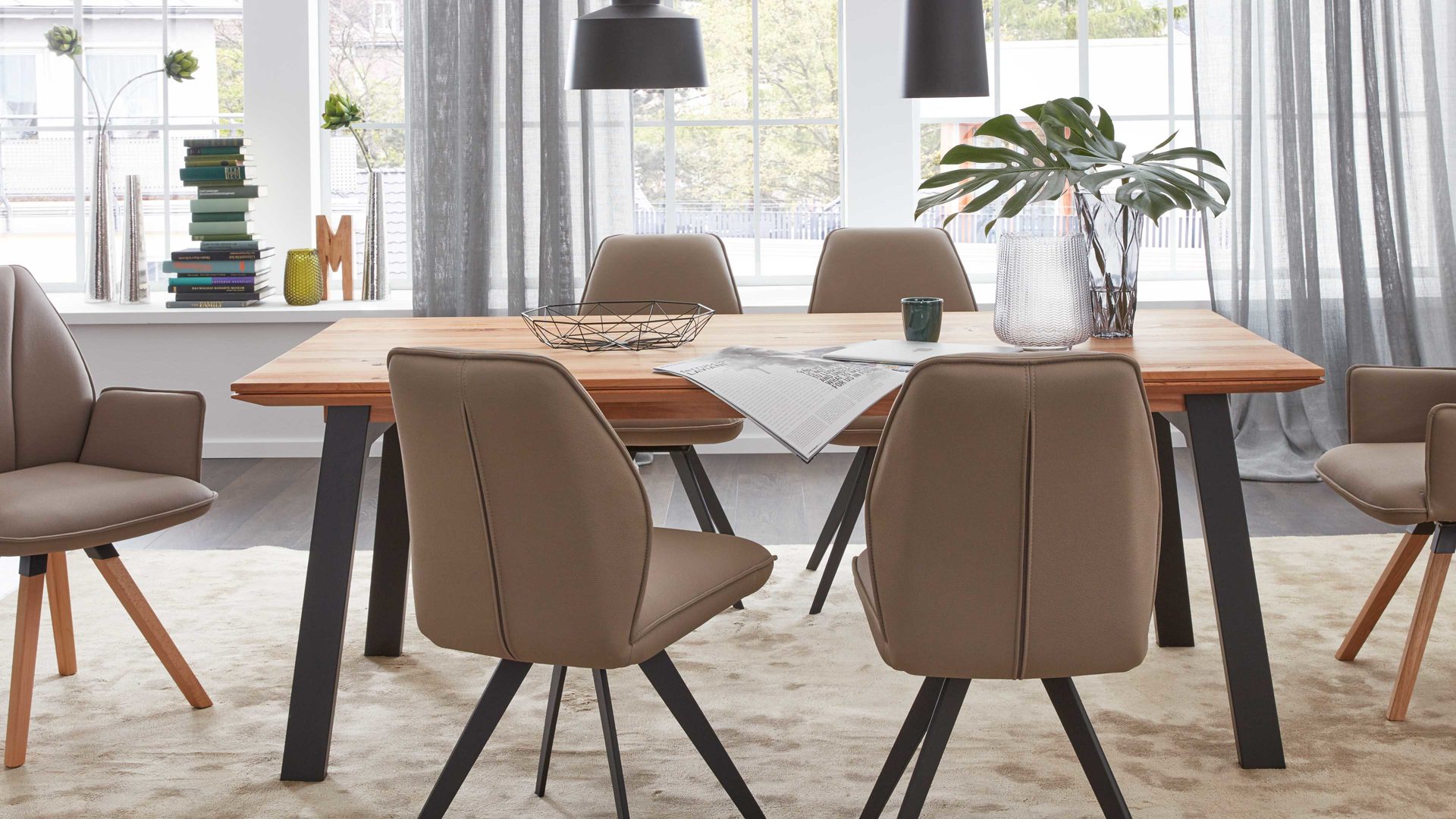 Auszugtisch Interliving aus Holz in Holzfarben Interliving Esszimmer Serie 5102 – Auszugtisch Charakter-Kernbuche & schwarzes Eisen – ca. 220-270 x 100 cm