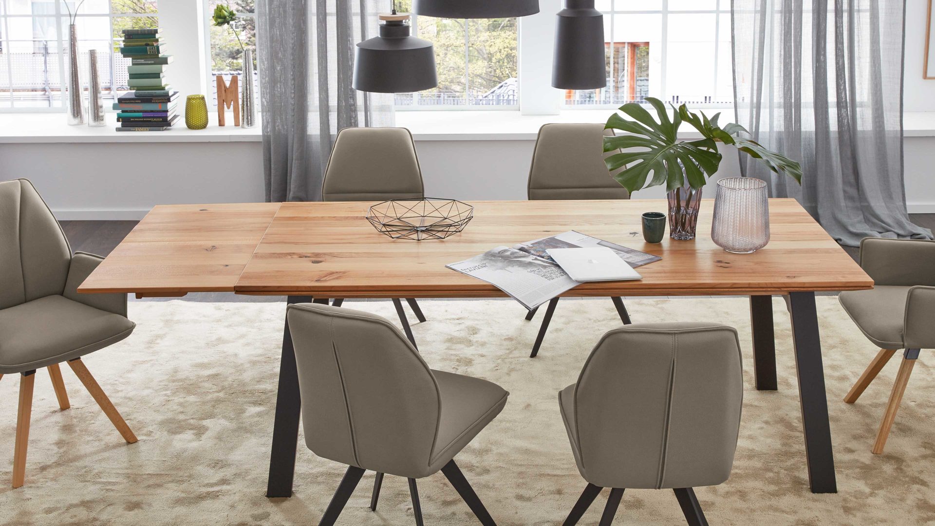 Auszugtisch Interliving aus Holz in Holzfarben Interliving Esszimmer Serie 5102 – Auszugtisch Charakter-Kernbuche & schwarzes Holz – ca. 200-250 x 100 cm