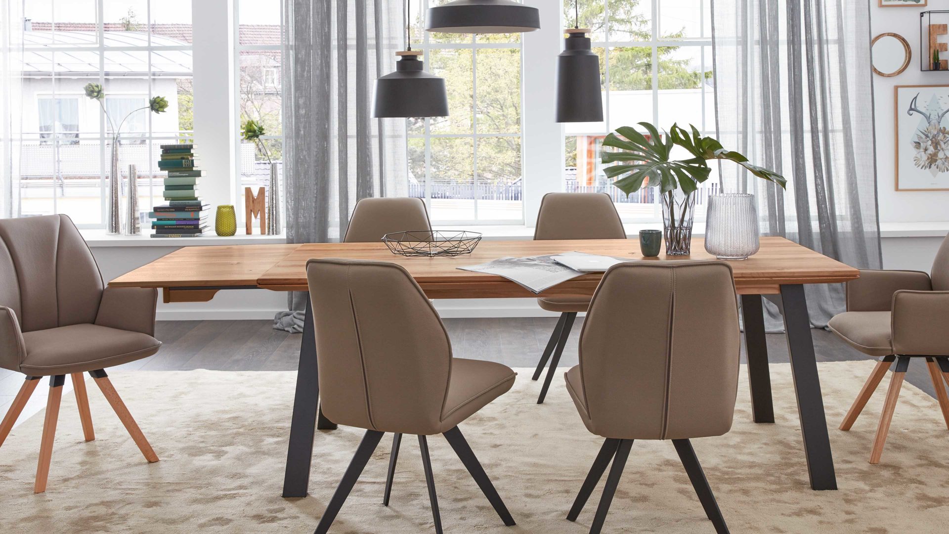 Auszugtisch Interliving aus Holz in Holzfarben Interliving Esszimmer Serie 5102 – Auszugtisch Charakter-Kernbuche & schwarzes Eisen – ca. 200-250 x 100 cm