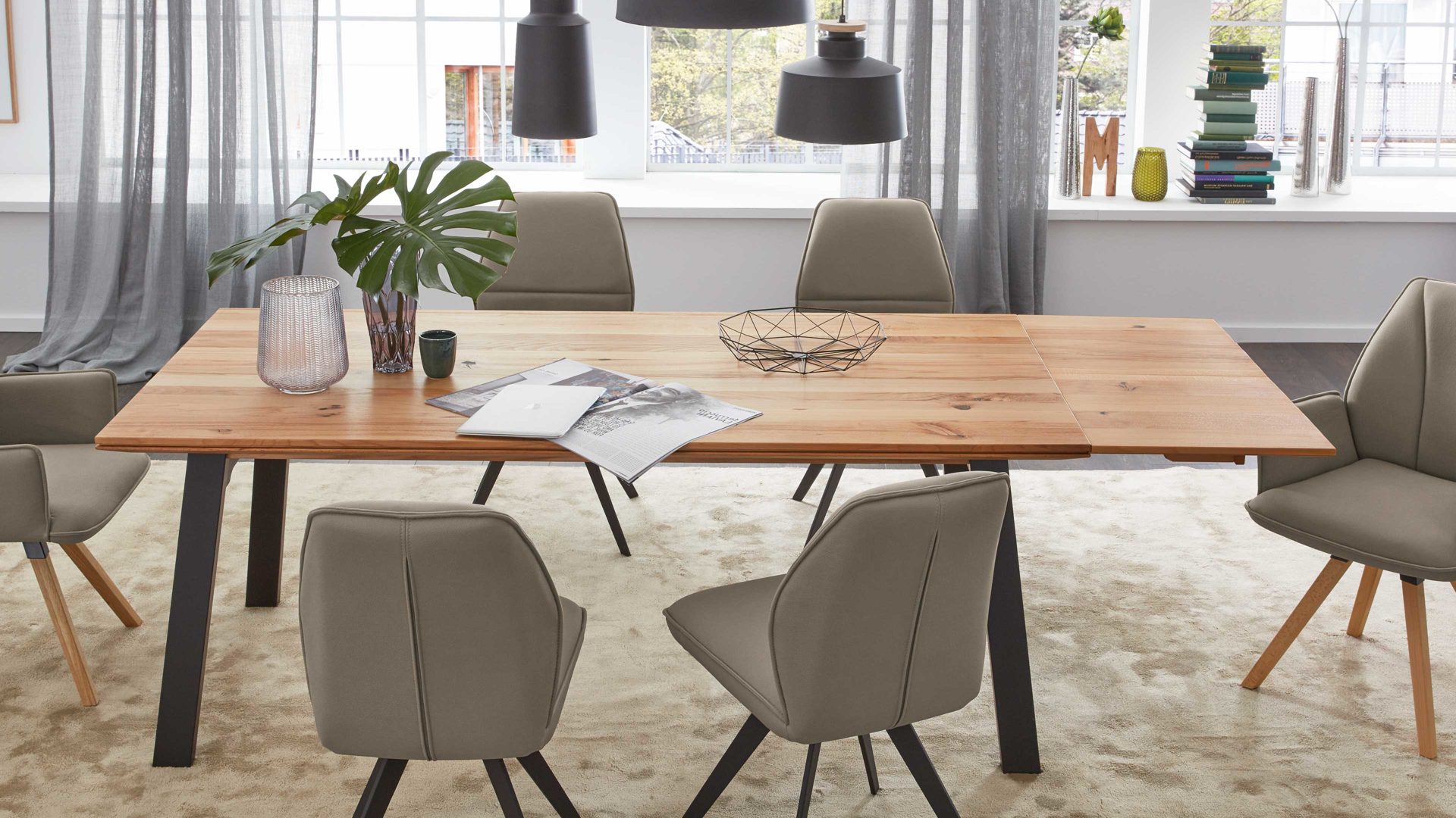 Auszugtisch Interliving aus Holz in Holzfarben Interliving Esszimmer Serie 5102 – Auszugtisch Charakter-Kernbuche & schwarzes Holz – ca. 180-230 x 100 cm