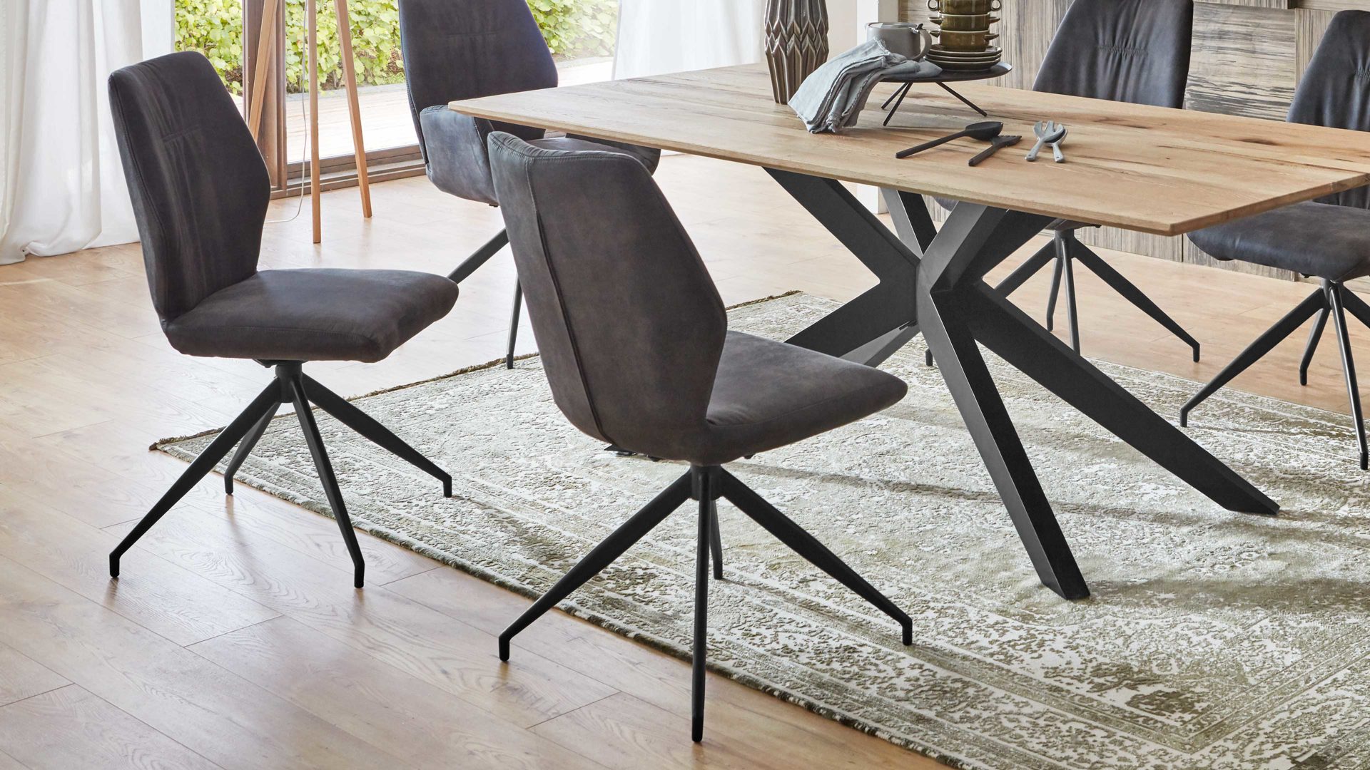 Polsterstuhl Niehoff sitzmoebel aus Mikrofaser in Grau NIEHOFF SITZMÖBEL Polsterstuhl Windhoek anthrazitfarbene Mikrofaser Aberdeen & Eisen