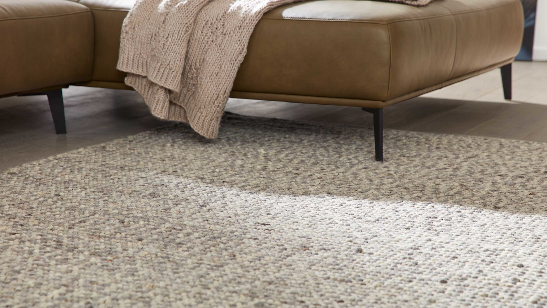 Handwebteppich Interliving aus Naturfaser in Hellgrau Interliving Teppich Serie B-8001 steinfarbene Schurwolle – ca. 200 x 290 cm