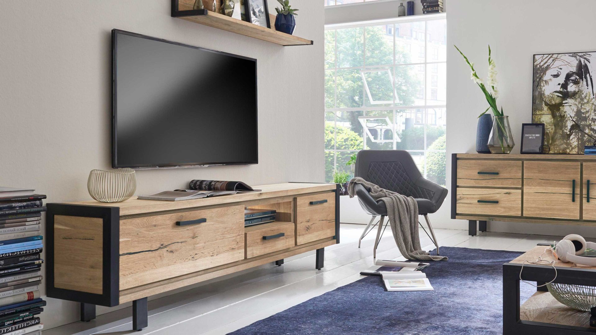 Lowboard WOODS & TRENDS aus Holz in Holzfarben WOODS & TRENDS Medienmöbel bzw. Lowboard Brooklyn Railway braunes Eichefurnier – zwei Türen, eine Schublade