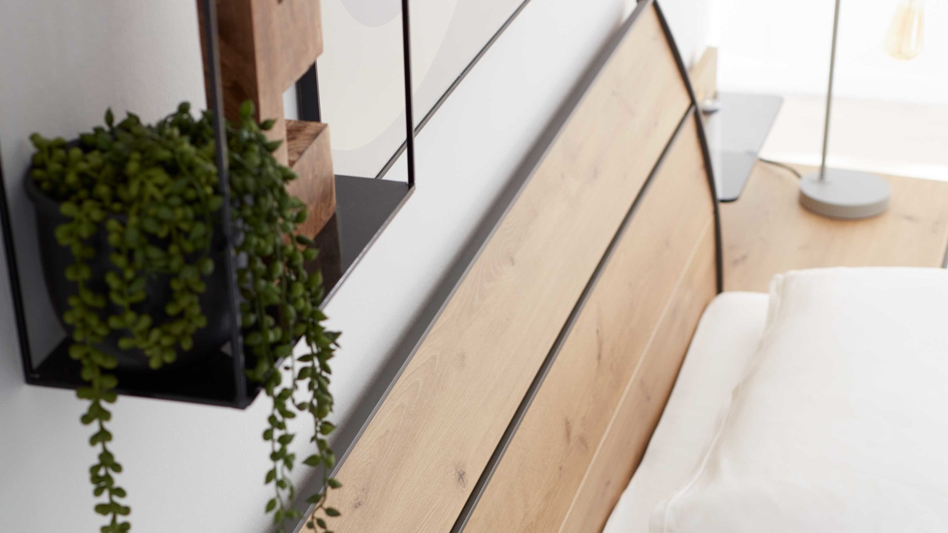 Bettgestell Interliving aus Holz in Holzfarben Interliving Kleiderschrank Serie 1205 – Bettgestell 385 Eiche Bianco & Schiefer – Liegefläche ca. 180 x 200 cm