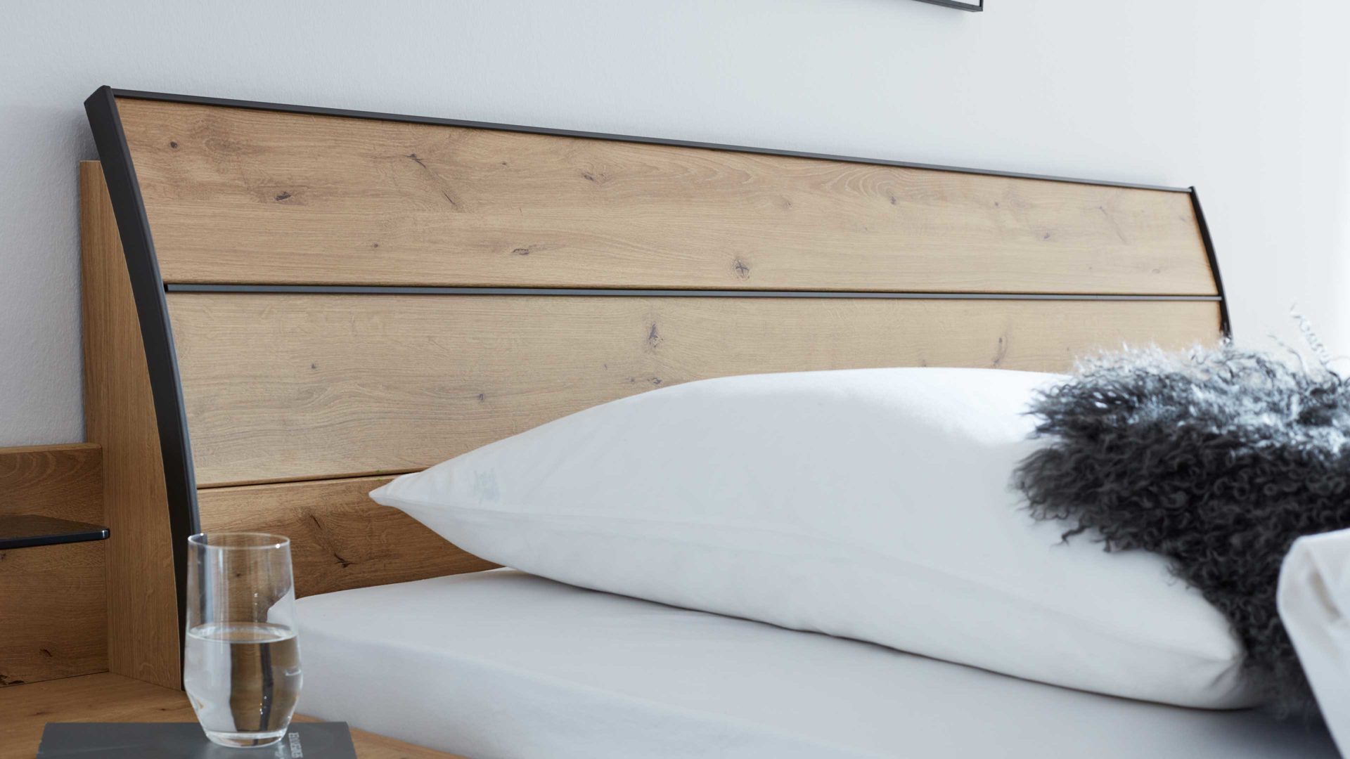 Bettgestell Interliving aus Holz in Holzfarben Interliving Kleiderschrank Serie 1205 – Bettgestell Eiche Bianco & Schiefer – Liegefläche ca. 180 x 200 cm