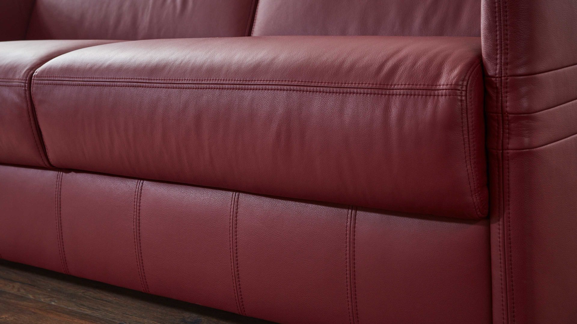 Schlafsofa comfortmaster besser sitzen, liegen, leben aus Leder in Rot Messina Funktionssofa - Schlafcouch dunkelrotes Leder 20-1030 & Chromfüße 84 - Breite ca. 157 cm