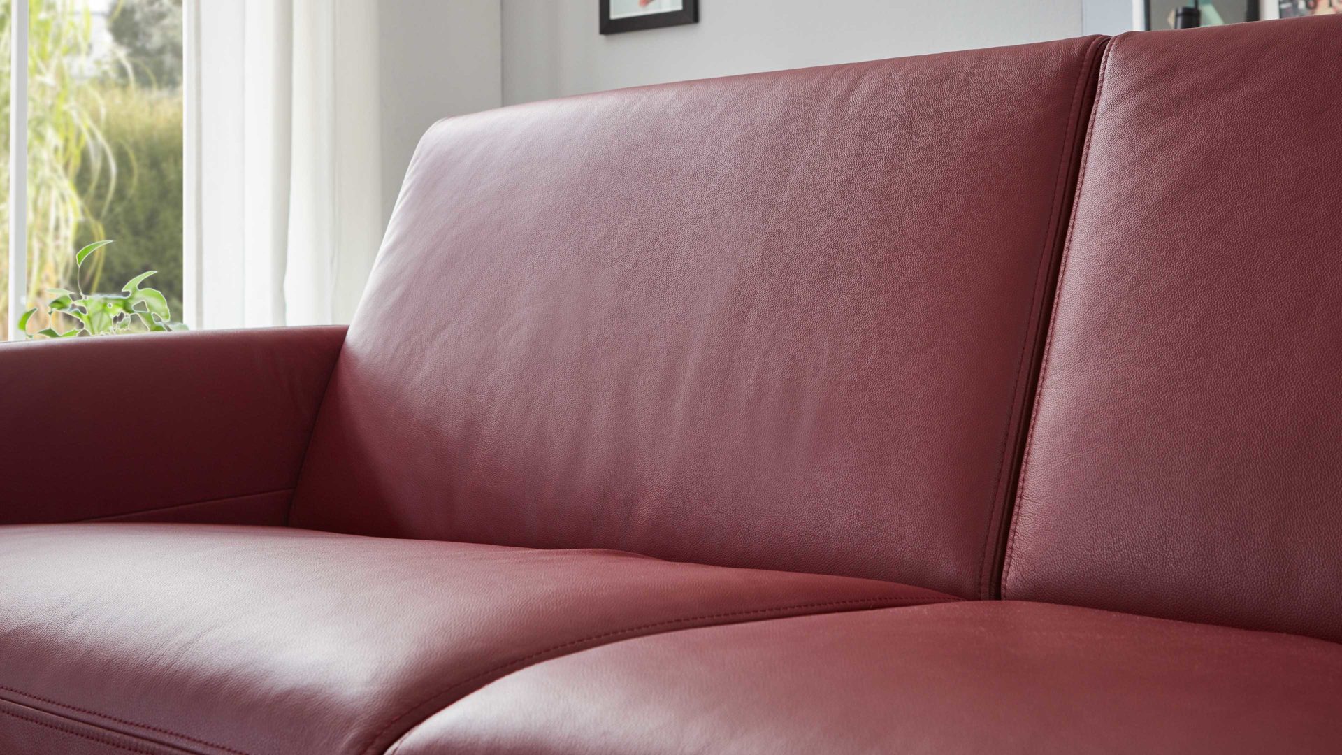 Schlafsofa comfortmaster besser sitzen, liegen, leben aus Leder in Rot Messina Funktionssofa - Schlafcouch dunkelrotes Leder 20-1030 & Chromfüße 84 - Breite ca. 157 cm