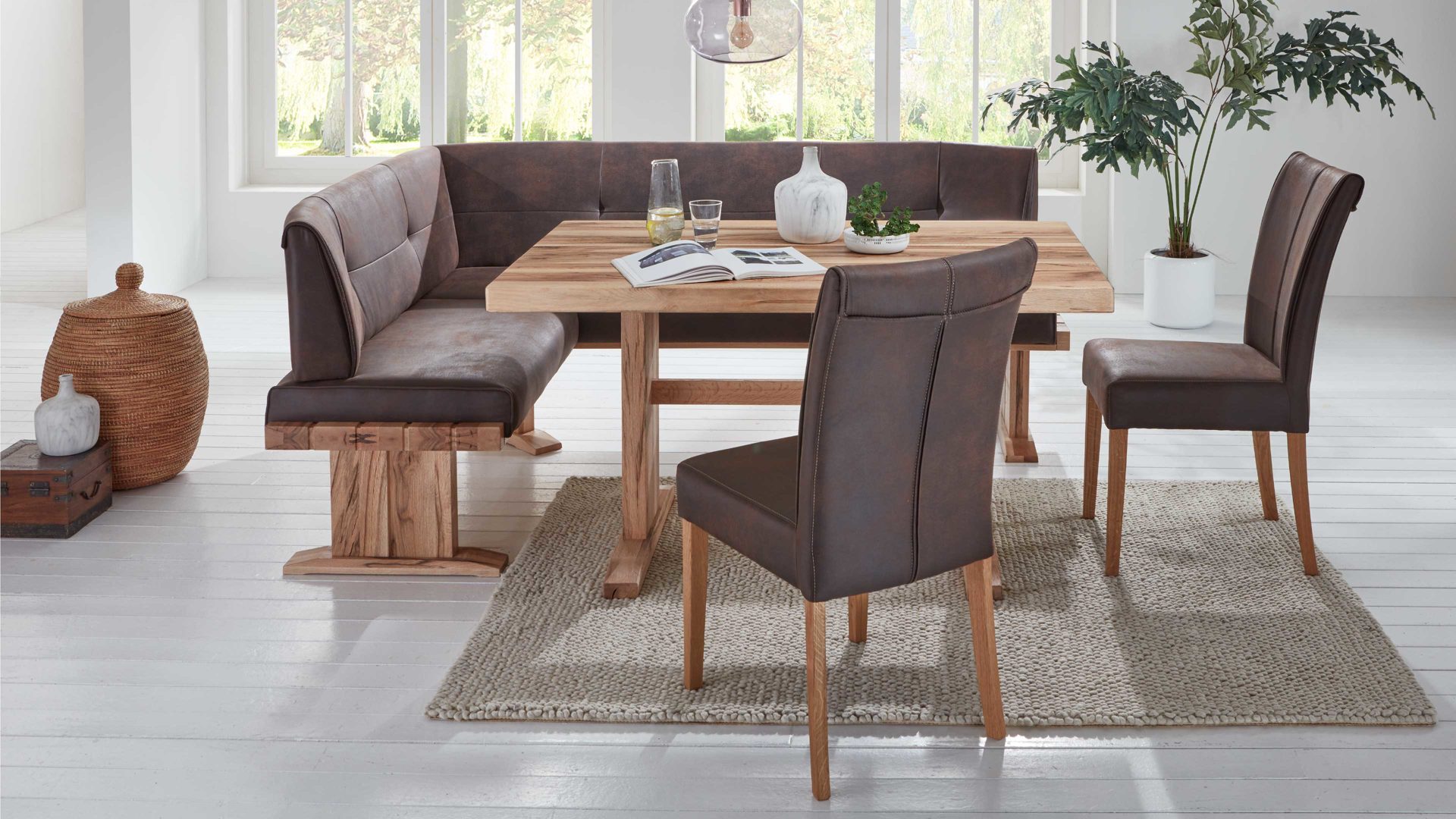 Vierfußstuhl Niehoff sitzmoebel aus Stoff in Dunkelbraun NIEHOFF SITZMÖBEL Polsterstuhl Alica moccafarbene Mikrofaser Aberdeen & Balkeneiche