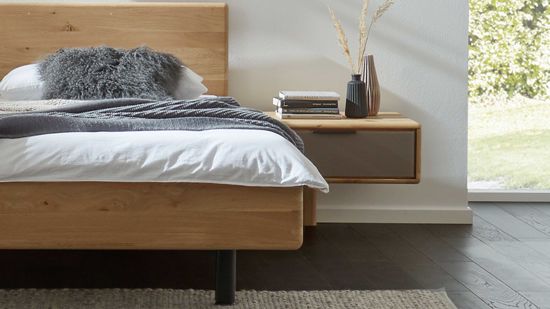 Komplettzimmer Interliving aus Holz in Grau Interliving Schlafzimmer Serie 1015 – Komplettzimmer 1004 Siena & Wildeiche – vierteilig, fünftürig