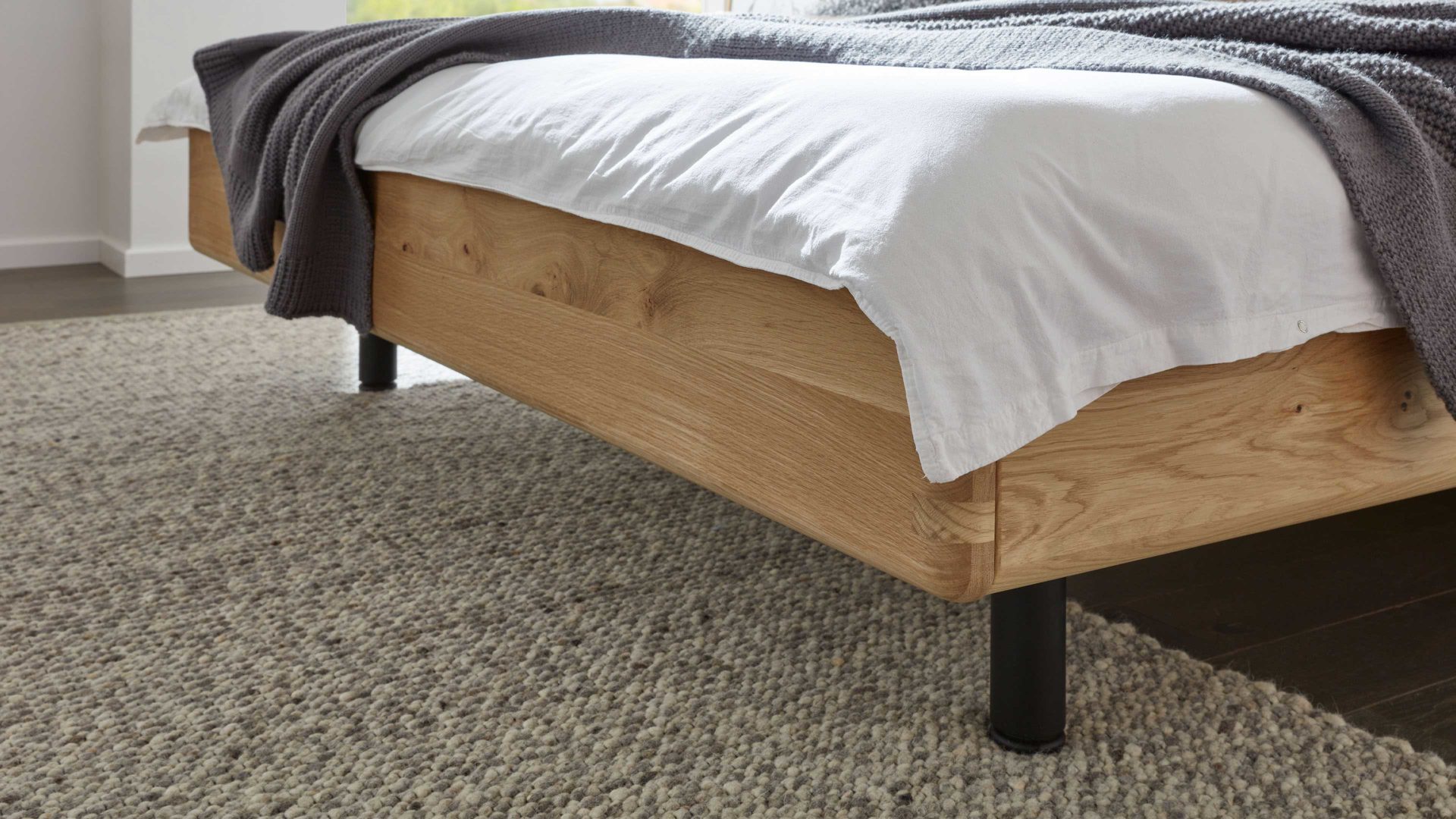 Doppelbett Interliving aus Holz in Holzfarben Interliving Schlafzimmer Serie 1015 – Bettgestell 1180 Wildeiche – Liegefläche ca. 180 x 200 cm