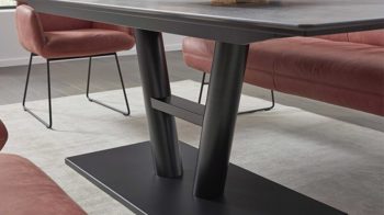 Esstisch Interliving aus Holz in Grau Interliving Esszimmer Serie 5105 – Esstisch betonfarbenes HPL & schwarzes Metall – ca. 220 x 100 cm