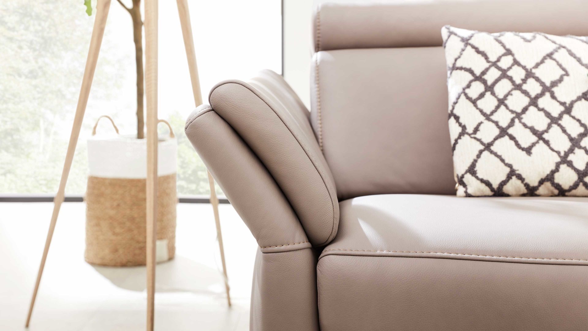 Ecksofa Interliving aus Leder in Grau Interliving Sofa Serie 4055 - Ecksofa granitfarbenes LongLife-Leder Credo - Stellfläche ca. 283 x 175 cm