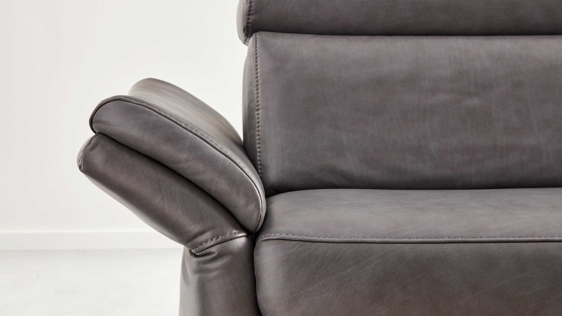 Mehrpreis Interliving aus Metall in Transparent Interliving Sofa Serie 4055 - Liegearmlehne manuelle Funktion