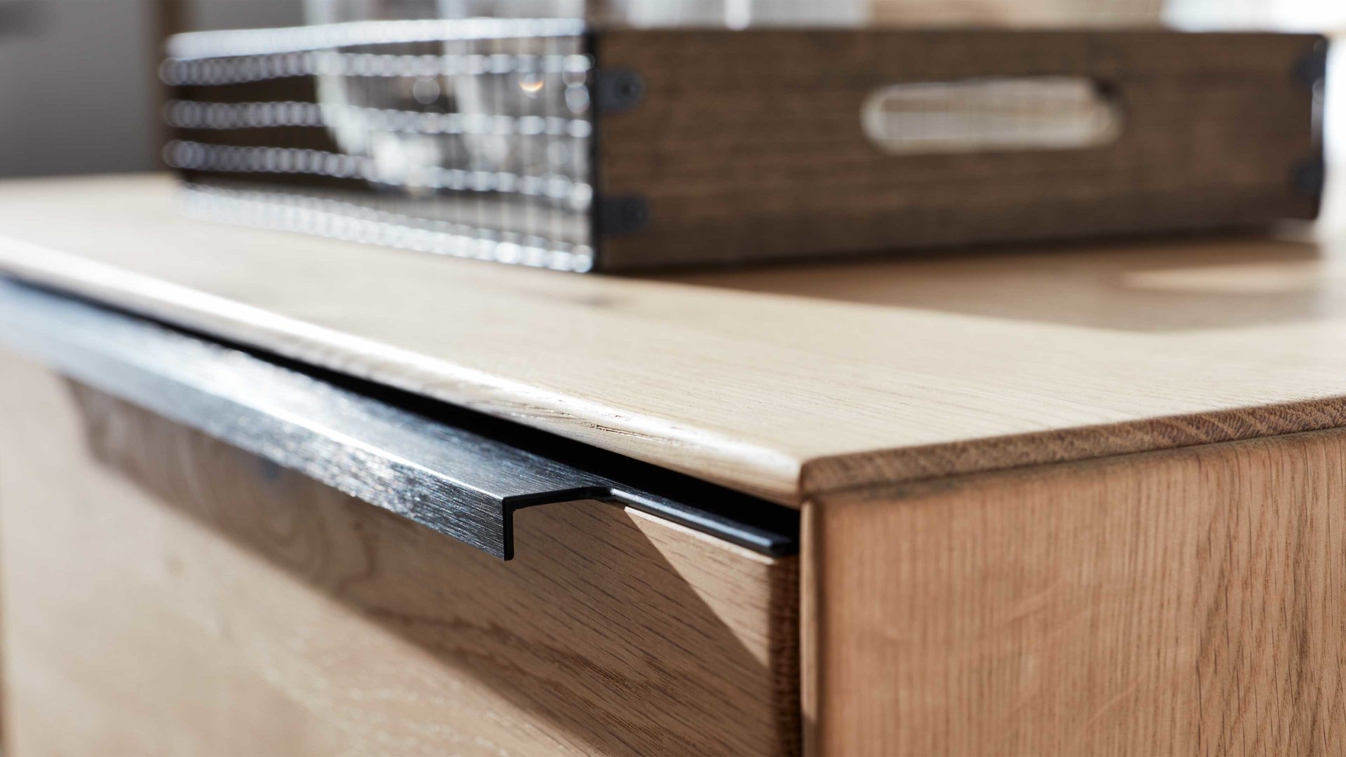 Couchtisch Interliving aus Holz in Holzfarben Interliving Wohnzimmer Serie 2020 - Couchtisch Asteiche & Risseiche– ca. 90 x 90 cm