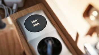 Mehrpreis Interliving aus Kunststoff in Metallfarben Interliving Wohnzimmer Serie 2020 - Steckdose und USB eine Steckdose, zwei USB-Ports