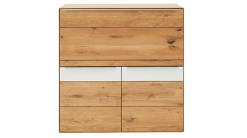 Schreibtisch Interliving aus Holz in Weiß Interliving Wohnzimmer Serie 2020 - Highboard Optiwhite, Asteiche & Riss-Eiche – Schreibplatte, zwei Türen