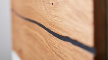 Highboard Interliving aus Holz in Weiß Interliving Wohnzimmer Serie 2020 - Highboard Optiwhite, Asteiche & Riss-Eiche – zwei Türen, eine Schublade