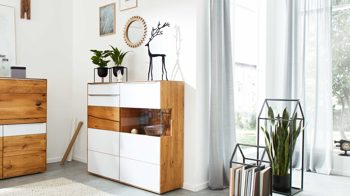 Highboard Interliving aus Holz in Weiß Interliving Wohnzimmer Serie 2020 - Highboard Optiwhite, Asteiche & Riss-Eiche – zwei Türen, eine Schublade