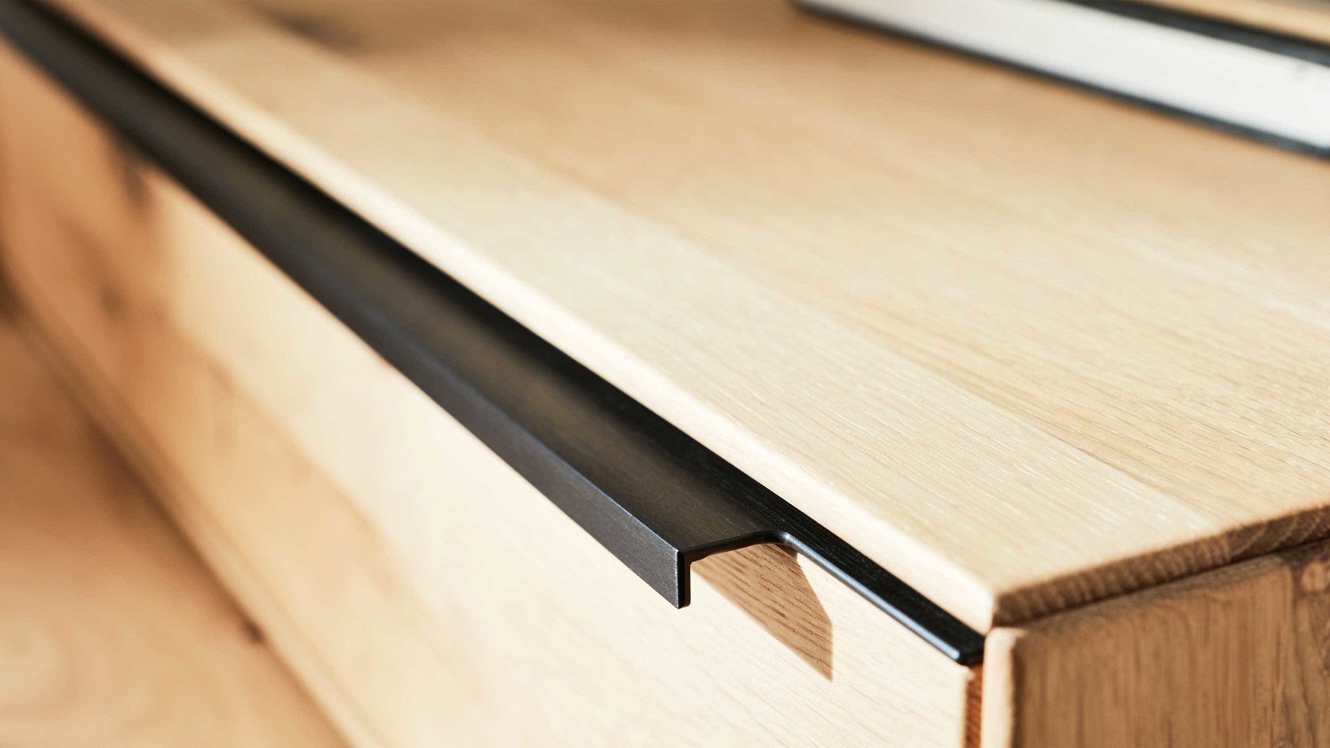 Lowboard Interliving aus Holz in Holzfarben Interliving Wohnzimmer Serie 2020 - Lowboard 151610 Asteiche bianco – Breite ca. 182 cm