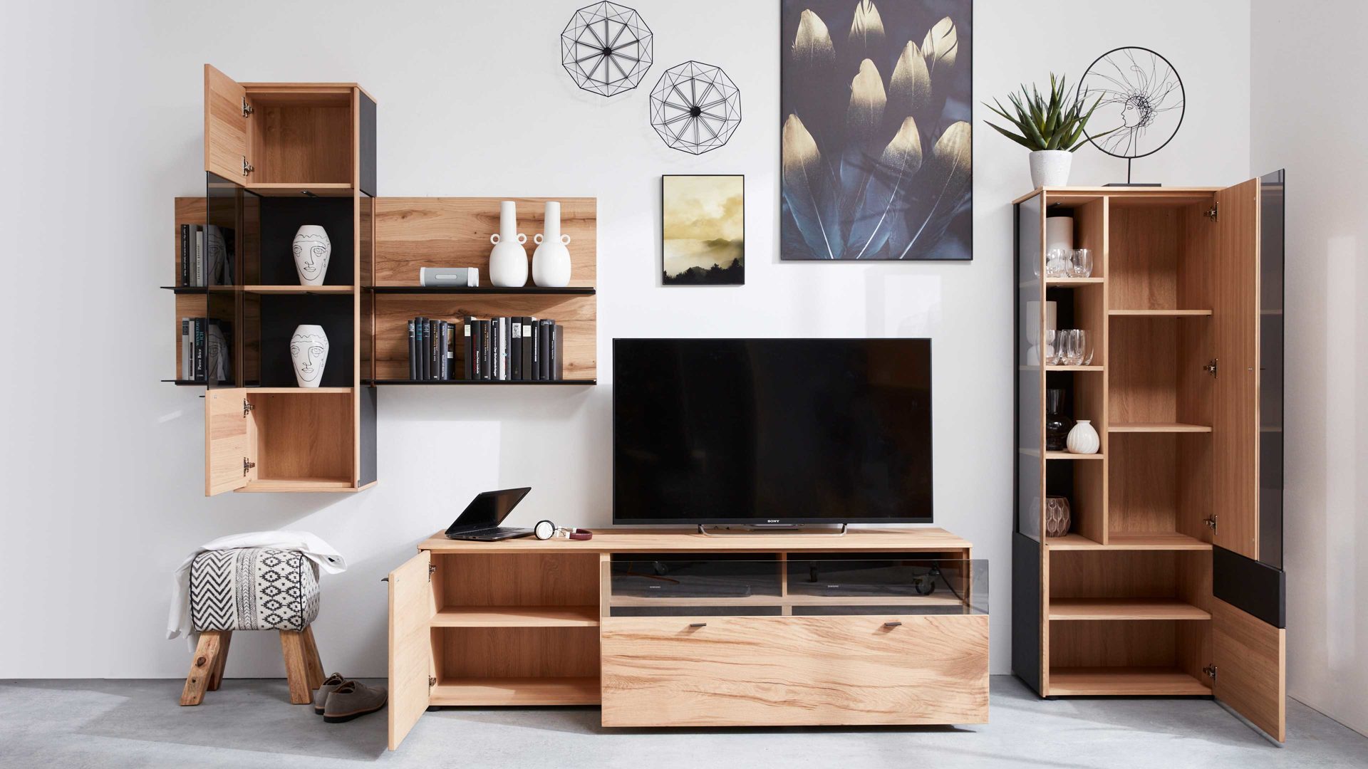 Wohnwand Interliving aus Holz in Holzfarben Interliving Esszimmer Serie 5604 - Wohnwand Eiche rustico & Anthrazit  - fünfteilig, Breite ca. 365 cm