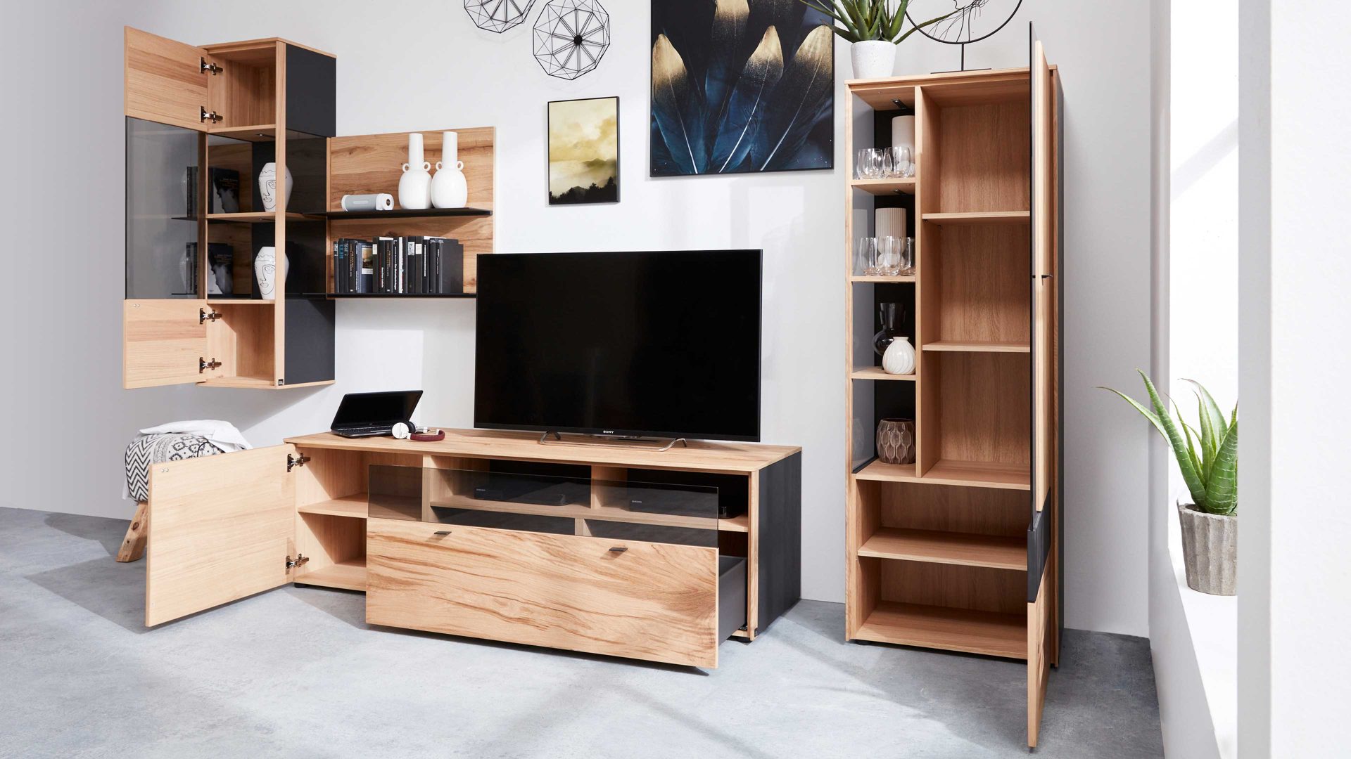 Wohnwand Interliving aus Holz in Holzfarben Interliving Esszimmer Serie 5604 - Wohnwand VI10-0308R Eiche rustico & Anthrazit  - fünfteilig, Breite ca. 365 cm