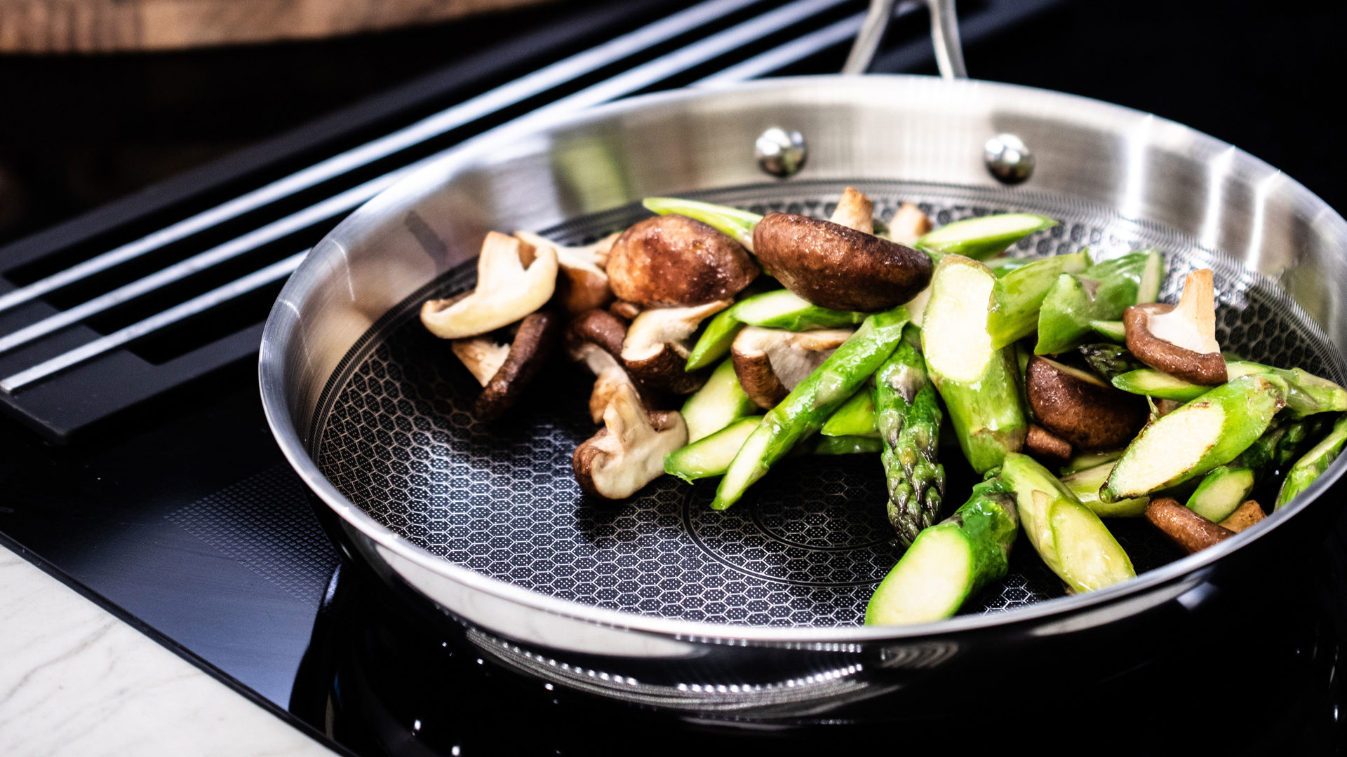 Bratpfanne Elo® aus Metall in Metallfarben ELO® Pfanne Relief Edelstahl – Durchmesser ca. 28 cm