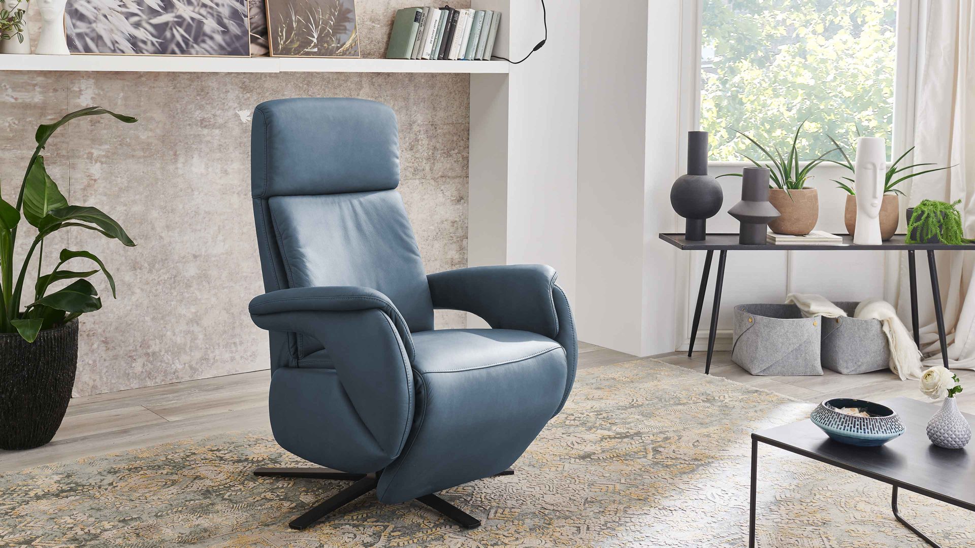 Relaxsessel Steinpol polsteria aus Leder in Blau Polsterprogramm Relaxa 6.0 Plus PSG XC - Drehsessel graublaues LongLife-Leder Punch & mattschwarzer Sternfuß