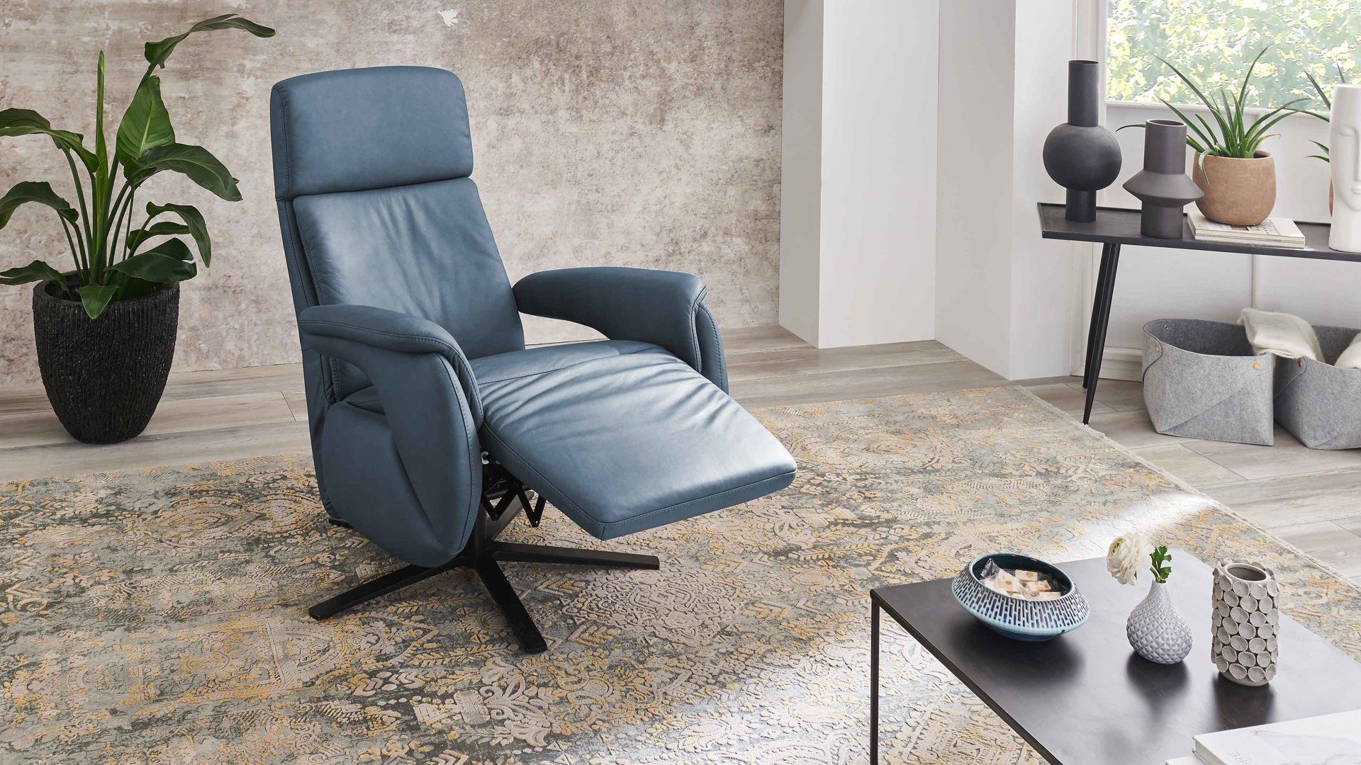 Relaxsessel Steinpol polsteria aus Leder in Blau Polsterprogramm Relaxa 6.0 Plus PSG XC - Drehsessel graublaues LongLife-Leder Punch & mattschwarzer Sternfuß