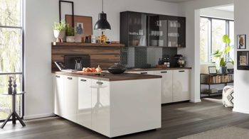 Einbauküche WERT KÜCHE® aus Holz in Weiß WERT KÜCHE® Ulrike mit AEG Einbaugeräten Muschelweiß, Rhombusmuster & Nussbaum Tobacco - zweiteilig