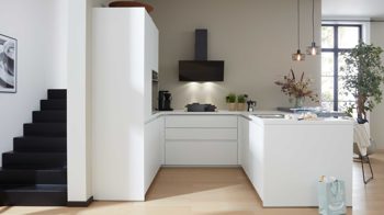 Einbauküche WERT KÜCHE® aus Holz in Weiß WERT KÜCHE® Ulrika mit privileg Einbaugeräten Kristallweiß & Calanca grau - Stellfläche ca. 281 x 250 cm