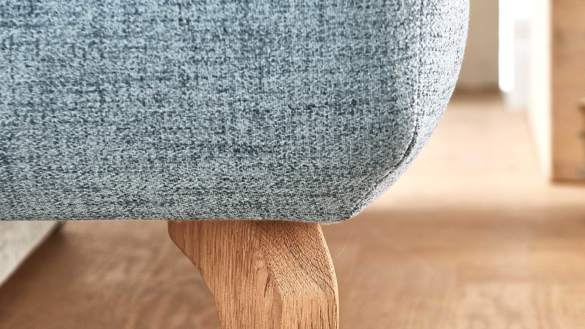 Schlafsofa Restyl aus Stoff in Hellblau Schlafsofa Rob eisblauer Bezug 55-6451 & Eichenholzfüße