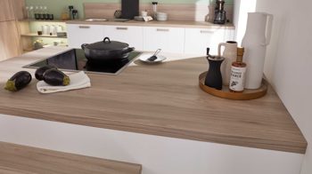 Einbauküche WERT KÜCHE® aus Holz in Holzfarben WERT KÜCHE® Mona mit Constructa Einbaugeräten Esche Nordic & Kristallweiß - dreiteilig