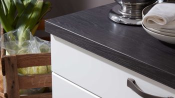 Einbauküche Interliving aus Holz in Weiß Interliving Küche Serie 3023 mit AEG Einbaugeräten Weiß & Mooreiche – zweizeilig