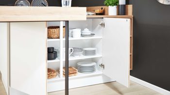 Einbauküche Interliving aus Holz in Weiß Interliving Küche Serie 3043 mit gorenje Einbaugeräten Weiß & Vulkaneiche – Stellfläche ca. 365 x 258 cm