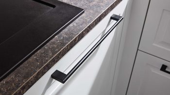 Einbauküche Interliving aus Holz in Grau Interliving Küche Serie 3045 mit AEG Einbaugeräten Weiß – Stellfläche ca. 285 x 400 cm