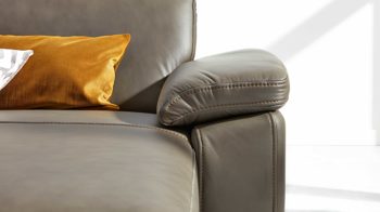 Ecksofa Interliving aus Leder in Grau Interliving Sofa Serie 4054 – Ecksofa steingrauer LongLife-Leder Vivre & schwarze Metallfüße – Stellfläche ca. 347 x 176 cm