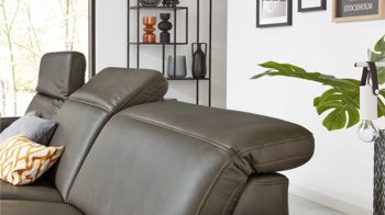 Ecksofa Interliving aus Leder in Grau Interliving Sofa Serie 4054 – Ecksofa steingrauer LongLife-Leder Vivre & schwarze Metallfüße – Stellfläche ca. 347 x 176 cm