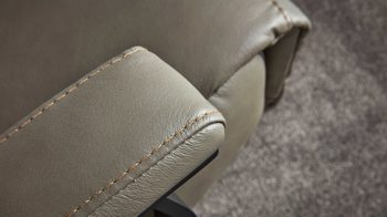 Relaxsessel Interliving aus Leder in Grau Interliving Sessel Serie 4541 – Relaxsessel F motorisch - steingraues LongLife-Leder Vivre & Sternfuß V4S